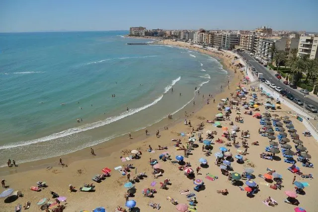 Bungalow alto orientado al sur con gran solárium privado a tan sólo 750 metros de la playa — 15