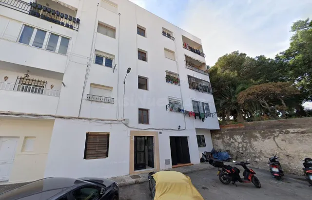 Se vende piso OKUPA en Almería (Almería). - foto 2
