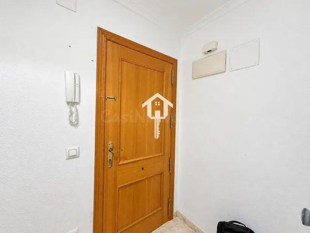 PISO EN VENTA EN ALICANTE. ZONA DE LA FLORIDA. 79m2, 2 habitaciones, 1 BAÑO, AMPLIO PATIO, PRIMERA PLANTA CON ASCENSOR. — 2