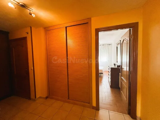 SE VENDE AMPLIO PISO EN CALLE ZARAGOZA - foto 3