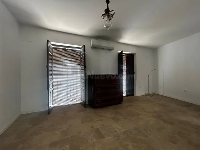 SE ALQUILA CASA RECIÉN REFORMADA JUNTO A LA PLAZA DE LA REGI - foto 5
