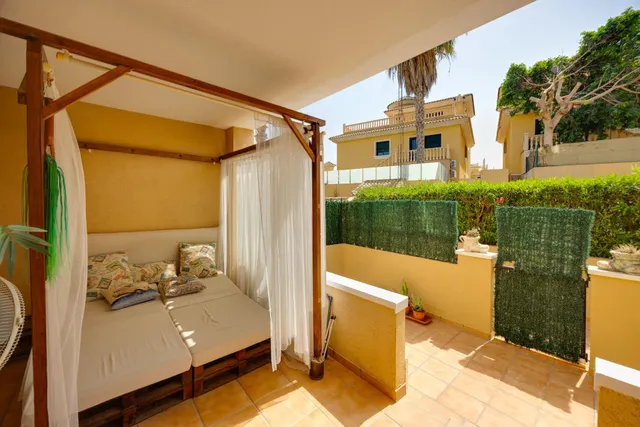 Bungalow de dos dormitorios y piscina comunitaria en Orihuela Costa — 26