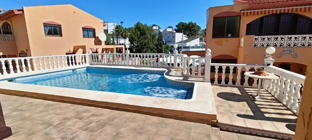 Gran chalet independiente de 3 plantas con dos viviendas y piscina — 11