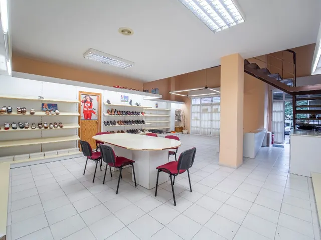 Local comercial en Cruz del Señor - foto 4
