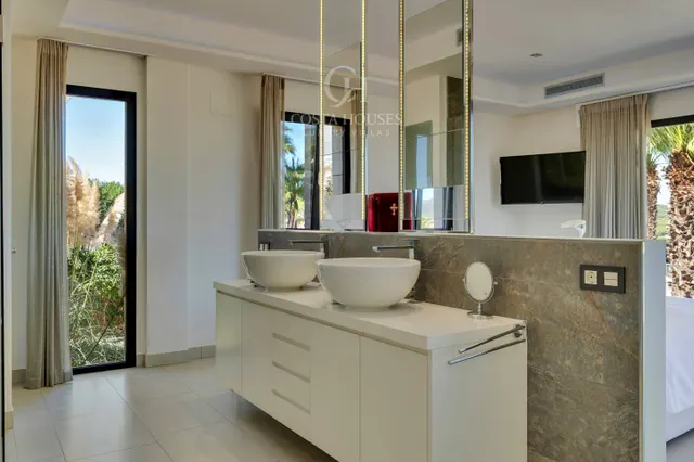 Villa vitalis · arquitectura, luz y bienestar privado frente al montgo javea — 37