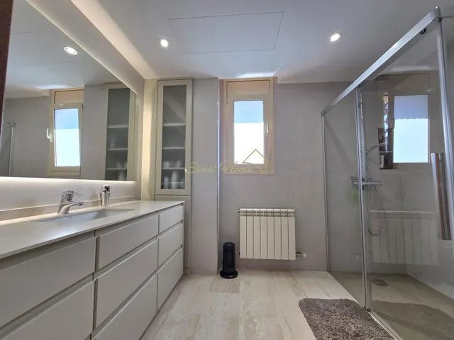 Casa impecable con privacidad, piscina y vistas panorámicas — 29
