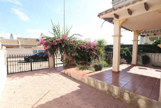 Adosado con solárium y jardin en Playa Flamenca | Residencia - foto 3