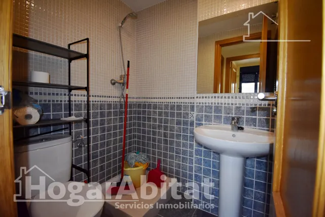 Playa a escasos 100 metros en este luminoso apartamento con terraza y piscina — 26