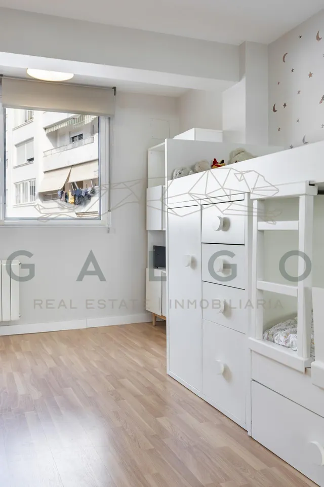 Comprar piso reformado con garaje junto a Plaza Xúquer — 41