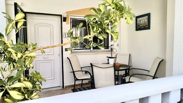 ADOSADO DE 3 DORMITORIOS Y 2 BAÑOS EN ORIHUELA COSTA (PLAYA FLAMENCA) — 29