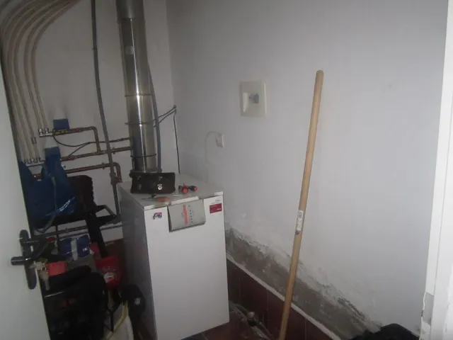 SE VENDE CHALET ADOSADO SEMINUEVO, 4 HAB., GARAJE DOBLE ,PATIO. PARA ENTRAR A VIVIR — 25