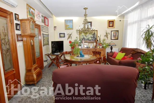 CASA SEMIREFORMADA CON GARAJE Y DOS TERRAZAS, EN EL CENTRO — 3