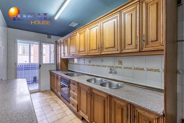 Espacio, luz y comodidad en una vivienda con grandes posibilidades en zona Alcampo — 9