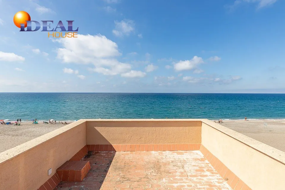 ATENCION PONEMOS A LA VENTA EL PRIVILEGIO DE VIVIR EN PRIMERÍSIMA LÍNEA DE PLAYA. ¡EN CABO DE GATA!