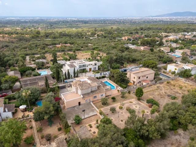 Chalet urbano con piscina y jardín en Sa Cabaneta — 49