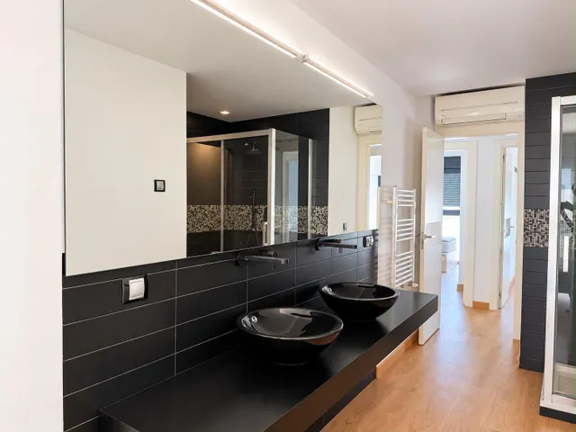 Moderno chalet adosado de 315m2 con gran garaje y piscina comunitaria — 15