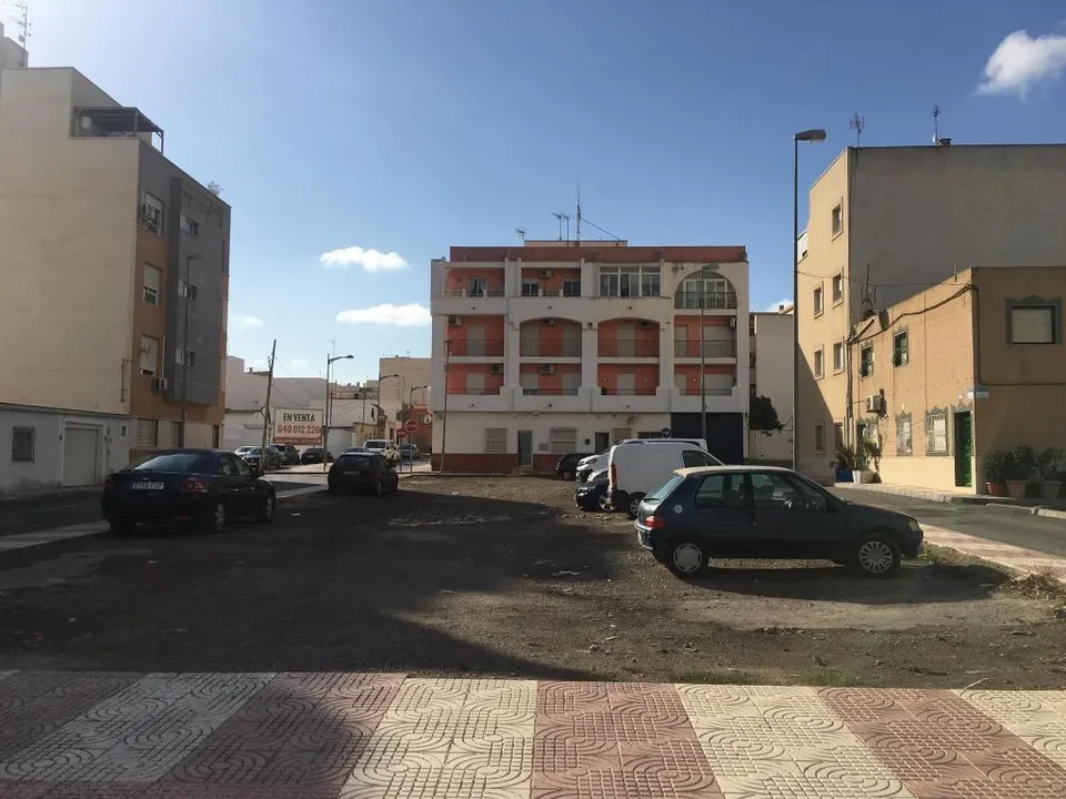 Venta de Terreno Urbano consolidado en Roquetas de Mar - Almería