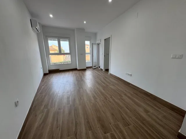 Apartamento totalmente reformado con piscina comunitaria — 13