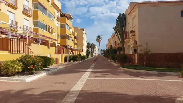 Piso bajo con sotano en residencial Conde Barcelona — 27