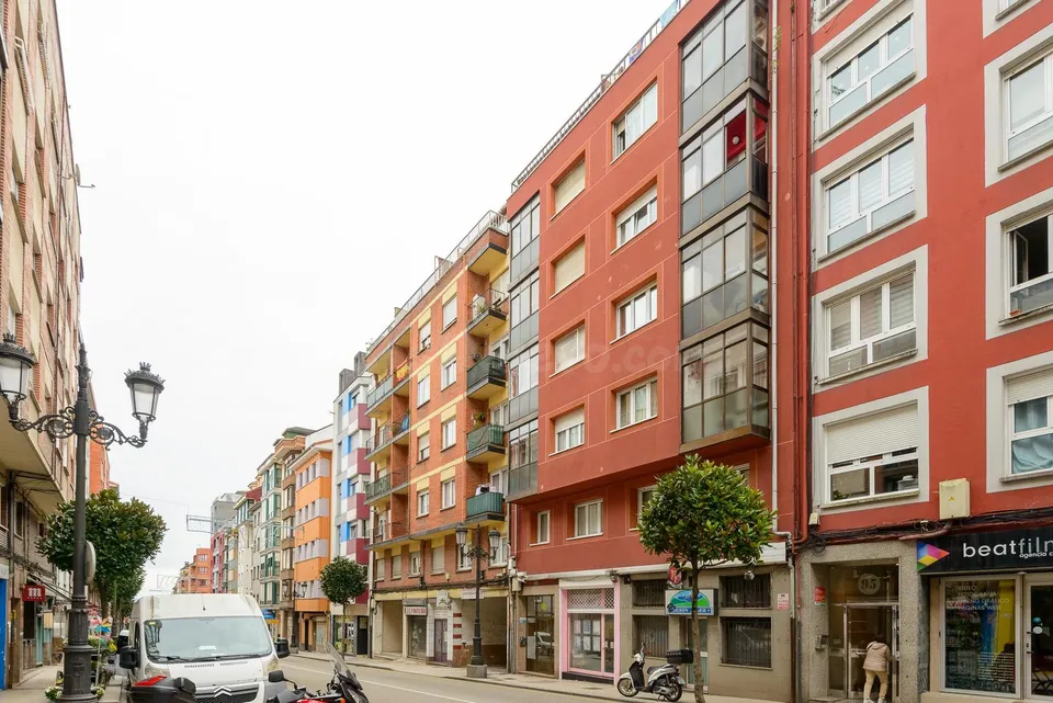 Tres habitaciones, ascensor y trastero en fuertes acevedo. listo para entrar a vivir