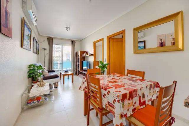 Venta de Apartamento 2 dormitorios zona Habaneras,piscina comunitaria en Torrevieja. — 14