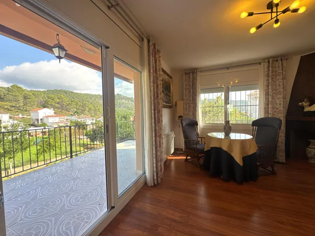 Casa con vistas, amplio espacio exterior y múltiples posibilidades en Mas Milà, Olivella — 10