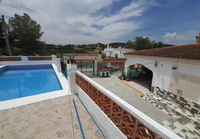 Chalet rústico con piscina y gran parcela en Vilamarxant - foto 3