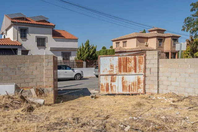Magnífico solar de 1.002 m2 destinado a chalets individuales en la Urbanización Molino Ato de Otura — 46