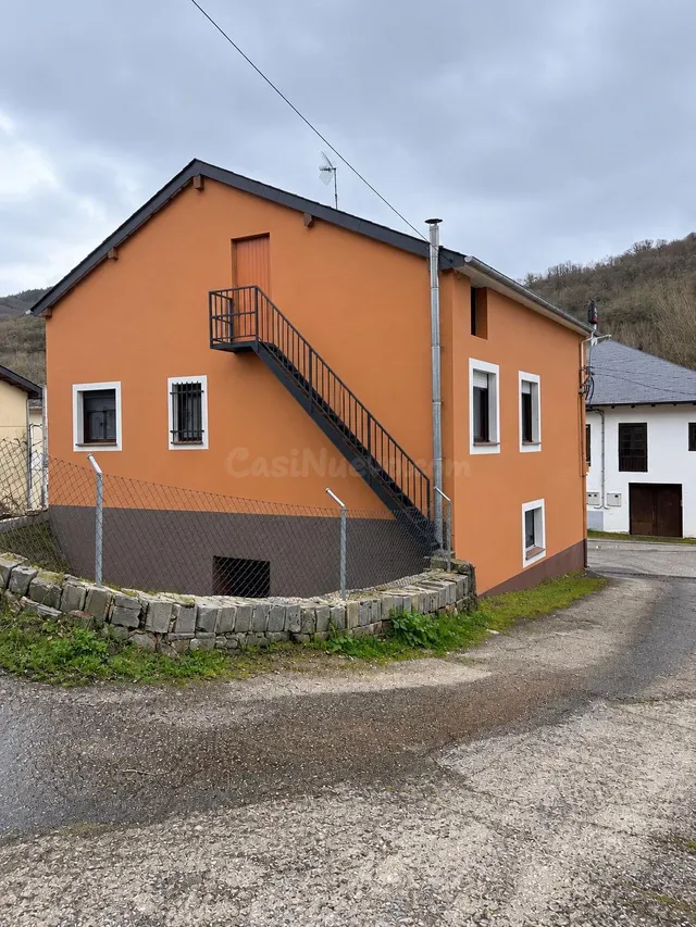 CASA INDEPENDIENTE EN PLENO CAMINO DE SANTIAGO – TRA­BADELO (LEÓN) — 3