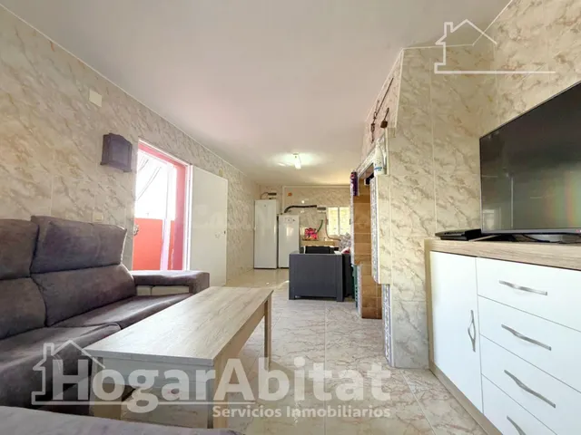 Chalet con piscina, garaje, terraza y barbacoa — 3