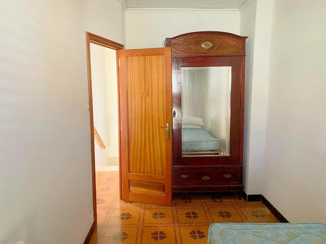 AMPLIA VIVIENDA CON PATIO Y GARAJE — 14