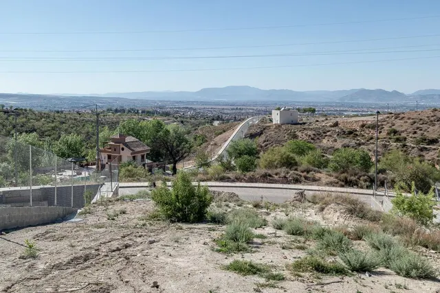 SOLAR URBANO EN ALTOS DE LA ZUBIA CON MAGNÍFICAS VISTAS — 7