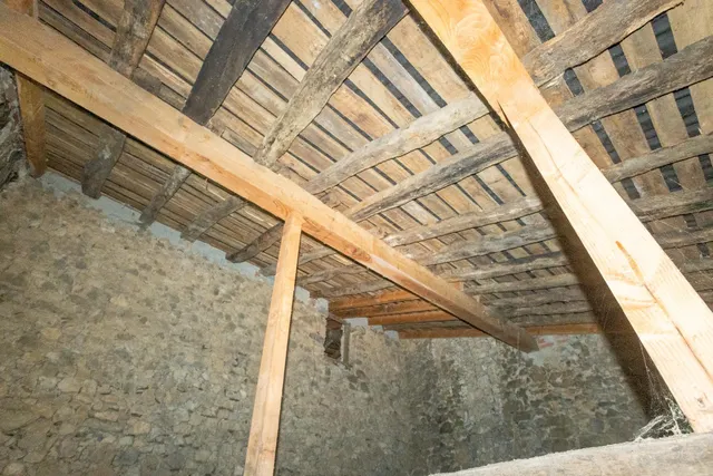 Casona montañesa y cuadra de piedra — 33