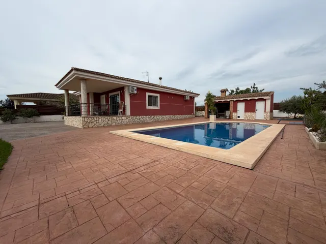 PRECIOSO CHALET EN MARINES — 28