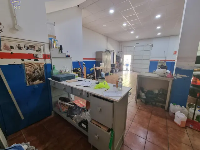 SE VENDE LOCAL COMERCIAL EN ZONA FUENTE DEL RÍO — 5