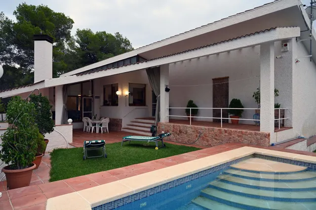 Chalet exclusivo en Tortosa con vistas a Els Ports, piscina y jardín privado — 29