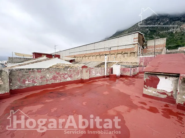 AMPLIA CASA PARA REFORMAR CON GARAJE Y TERRAZA EN EL CENTRO — 19
