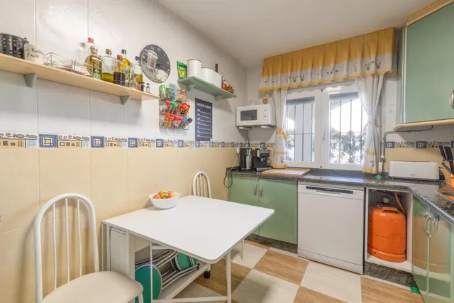 Casa en Armilla con terraza, patio y amplia cochera — 11