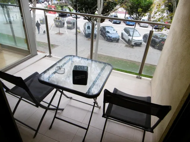 ESTUDIO EN BUEN ESTADO COMO NUEVO EQUIPADO CON GARAJE Y TRAS - foto 2