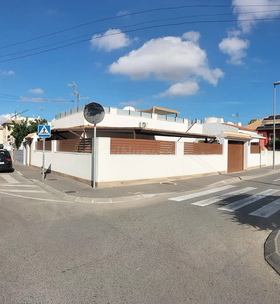 Chalet de lujo 2hab nueva Torrevieja con solarium y garaje
