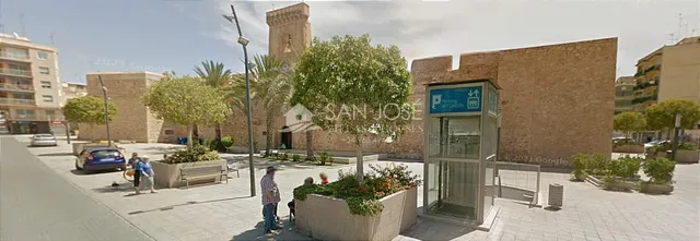 VENTA DE BAJO COMERCIAL CON GARAJE PRIVADO Y PRIMERA PLANTA EN EL CENTRO DE SANTA POLA — 4