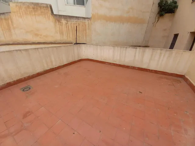 SE VENDE LOCAL — 12