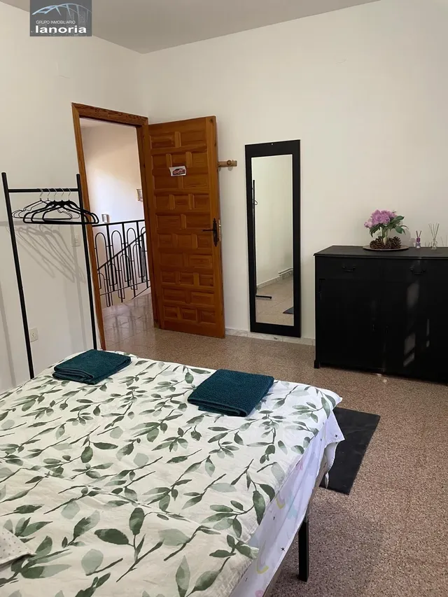 Grupo la Noria Vende Chalet de 7 dormitorios y piscina, zona urbanización los pinares del jucar. — 17
