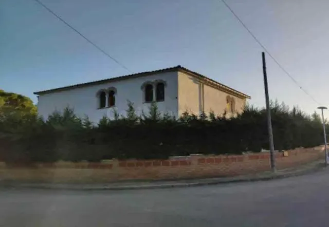 CESIÓN DE REMATE – CHALET CON PARCELA Y PISCINA Mont-roig de - foto 3