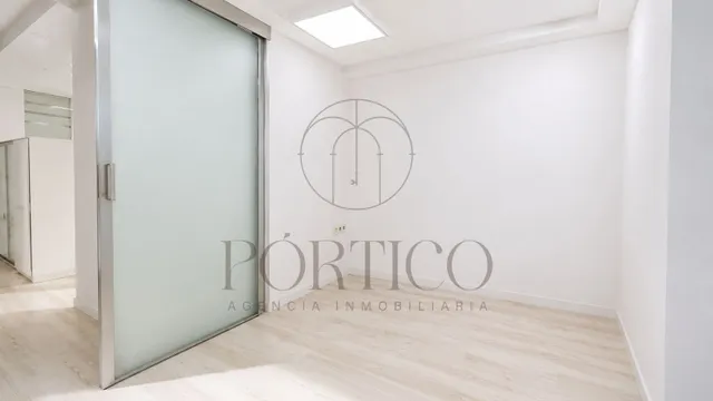 ¡Gran Oportunidad! Amplio local en O Porriño. — 17