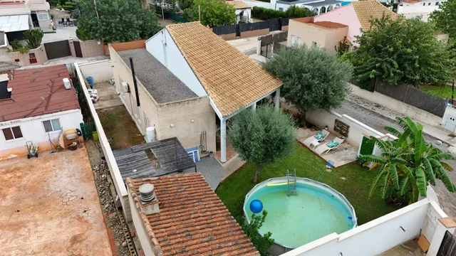 INTERESANTE CHALET EN LA POBLA DE VALLBONA — 2