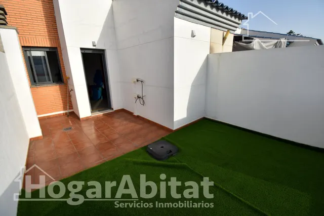 ESTUPENDO ADOSADO SEMINUEVO CERCA DE LA PLAYA CON DOBLE TERRAZA, GARAJE Y TRASTERO — 8