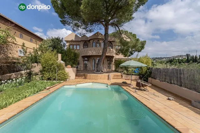 Espectacular casa independiente con piscina y grandes vistas