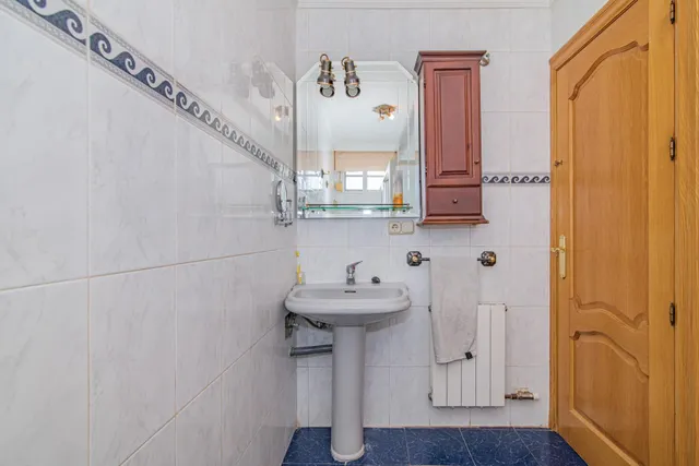 ¡Oportunidad Única! Se Vende Magnífica Casa en Esquina con Amplia Parcela — 16