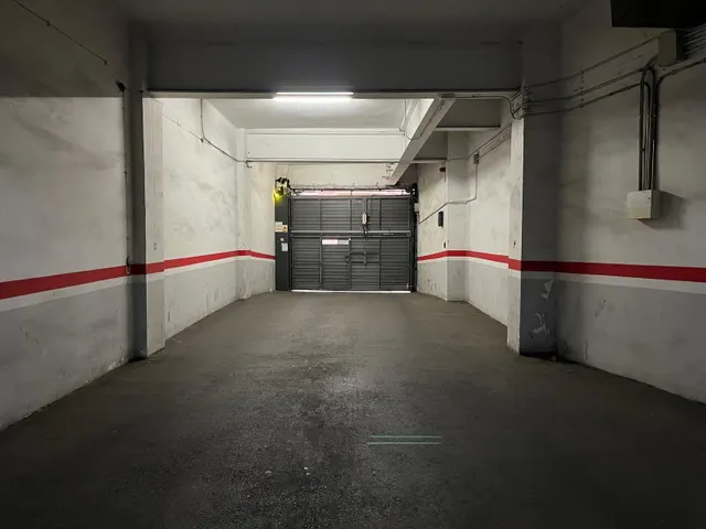 Dos plazas de parking juntas en el centro del Hospitalet de Llobregat — 6